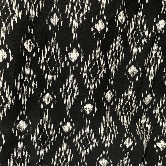 Black and Cream Geometric Design Skirt - Picture 2 of 4